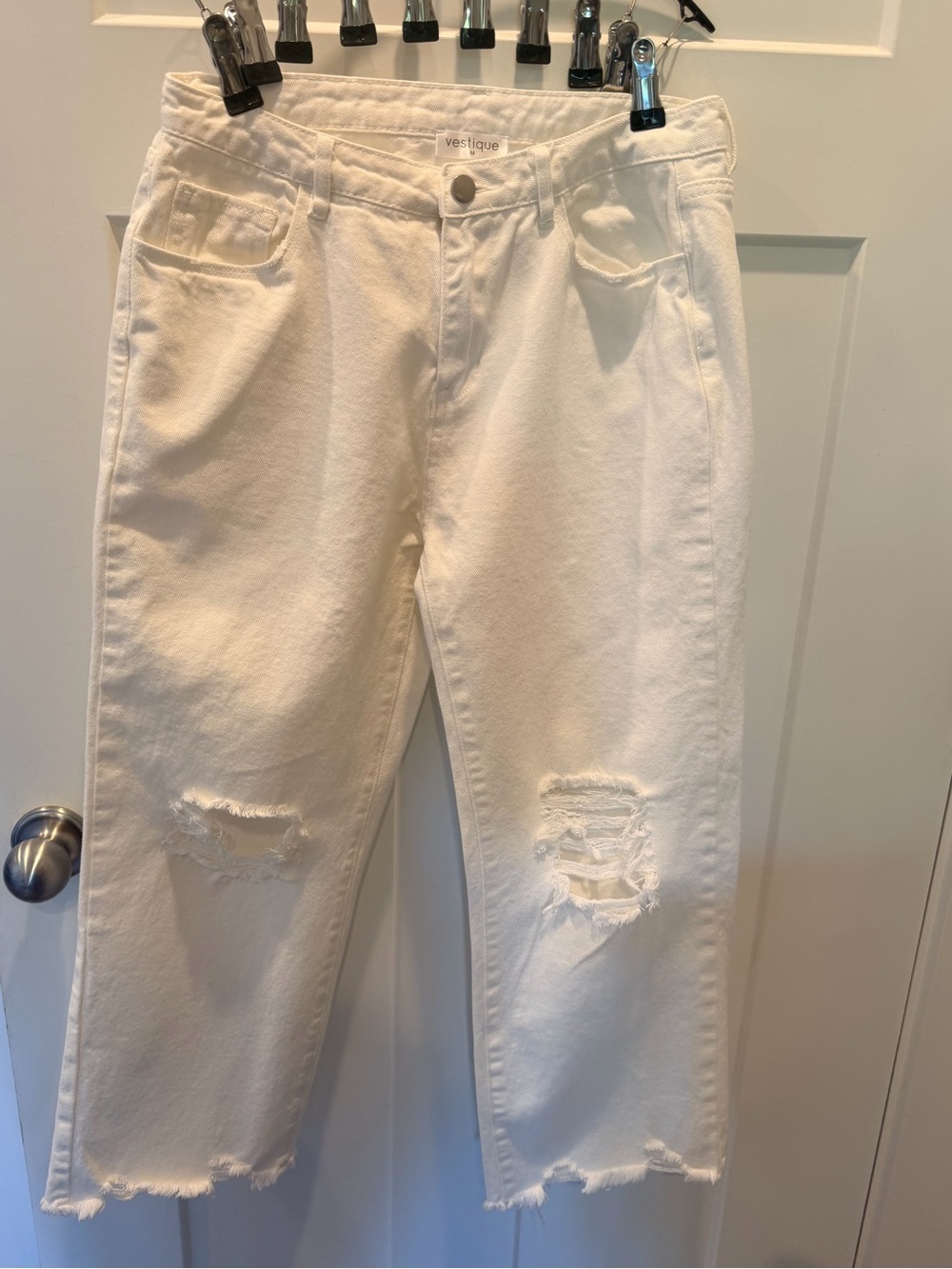 Vestique White Distressed Straight Leg Jeans Medium Raw Hem Cropped Denim Pants